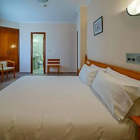 El Puente Hotel 2*