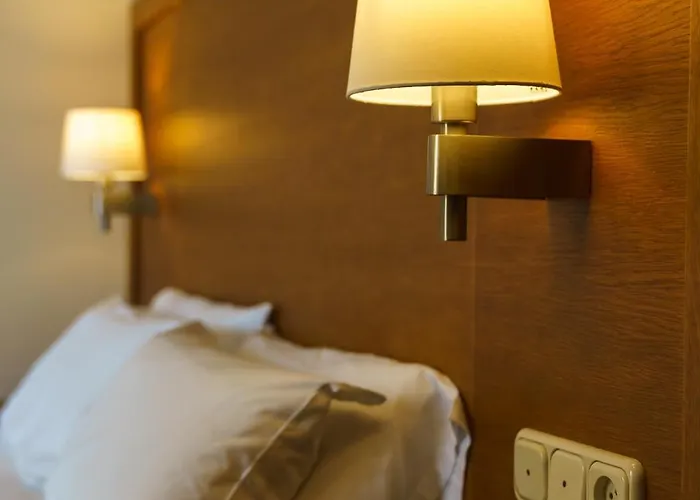 埃尔蓬特酒店 2*